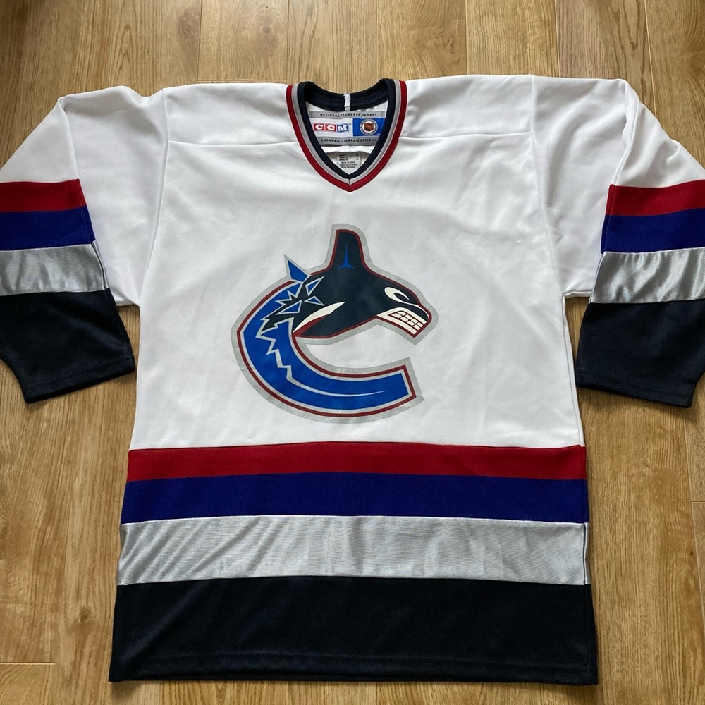 NHL CCM "Vancouver Canucks" White Orca Men's  Hockey Jersey - Picture 3 of 8